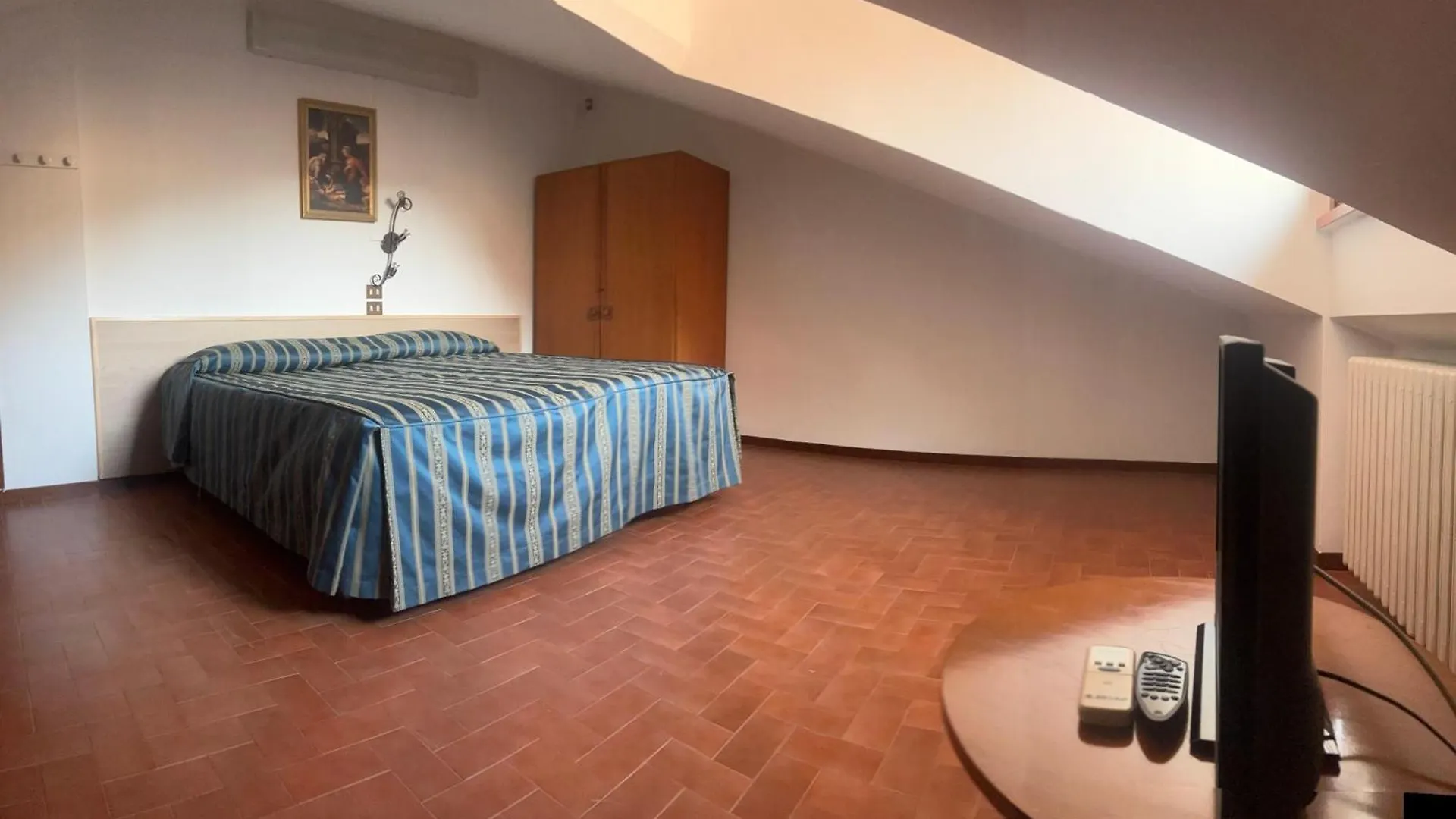 Guest house Casa Vacanza - Casa Del Padre Nascimbeni Torri Del Benaco Italy
