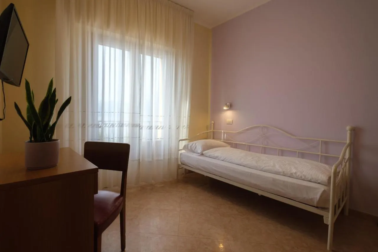 Casa Vacanza - Casa Del Padre Nascimbeni Torri Del Benaco 0*,  Italie