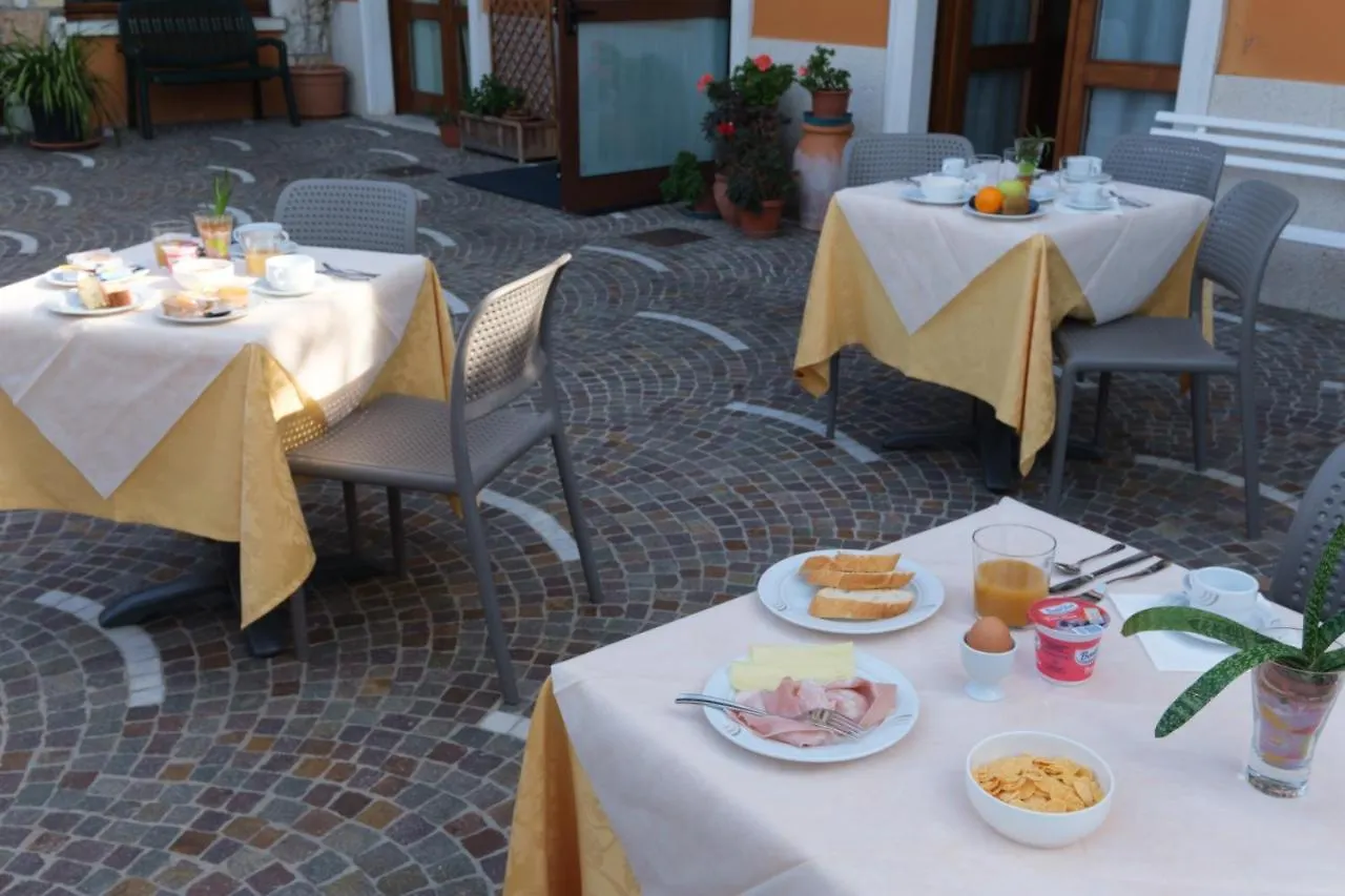 Casa Vacanza - Casa Del Padre Nascimbeni Torri Del Benaco Italie