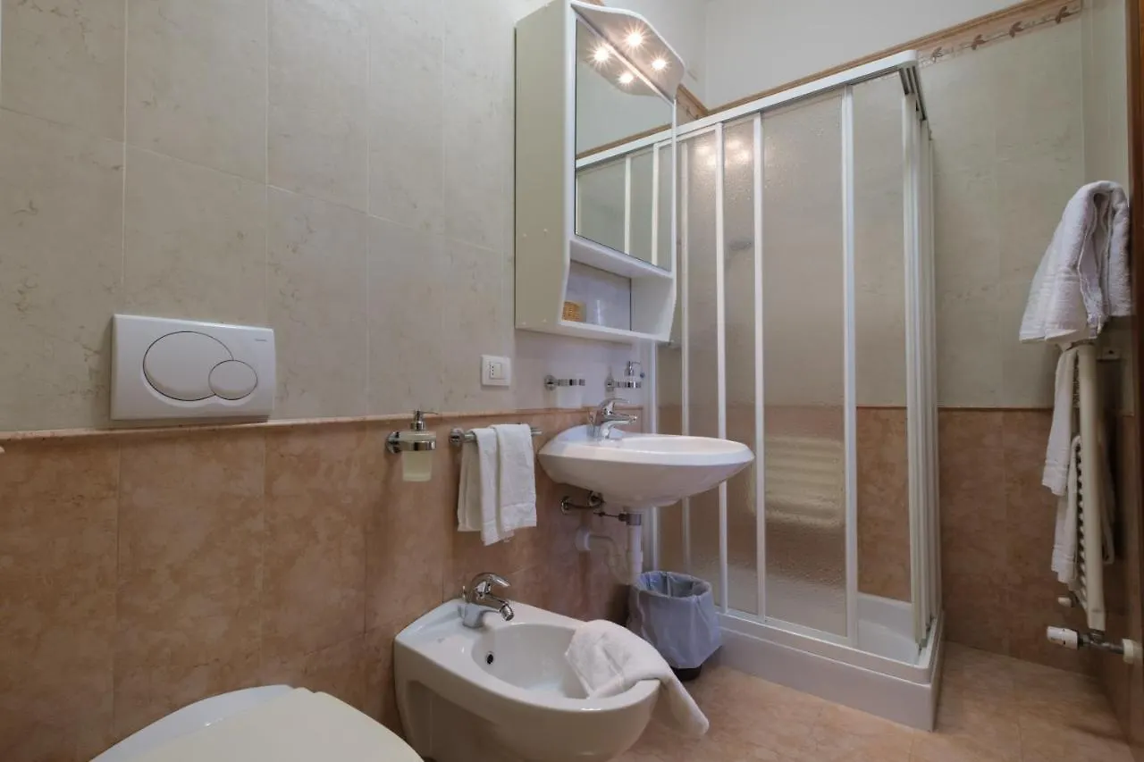 Casa Vacanza - Casa Del Padre Nascimbeni Torri Del Benaco 0*,