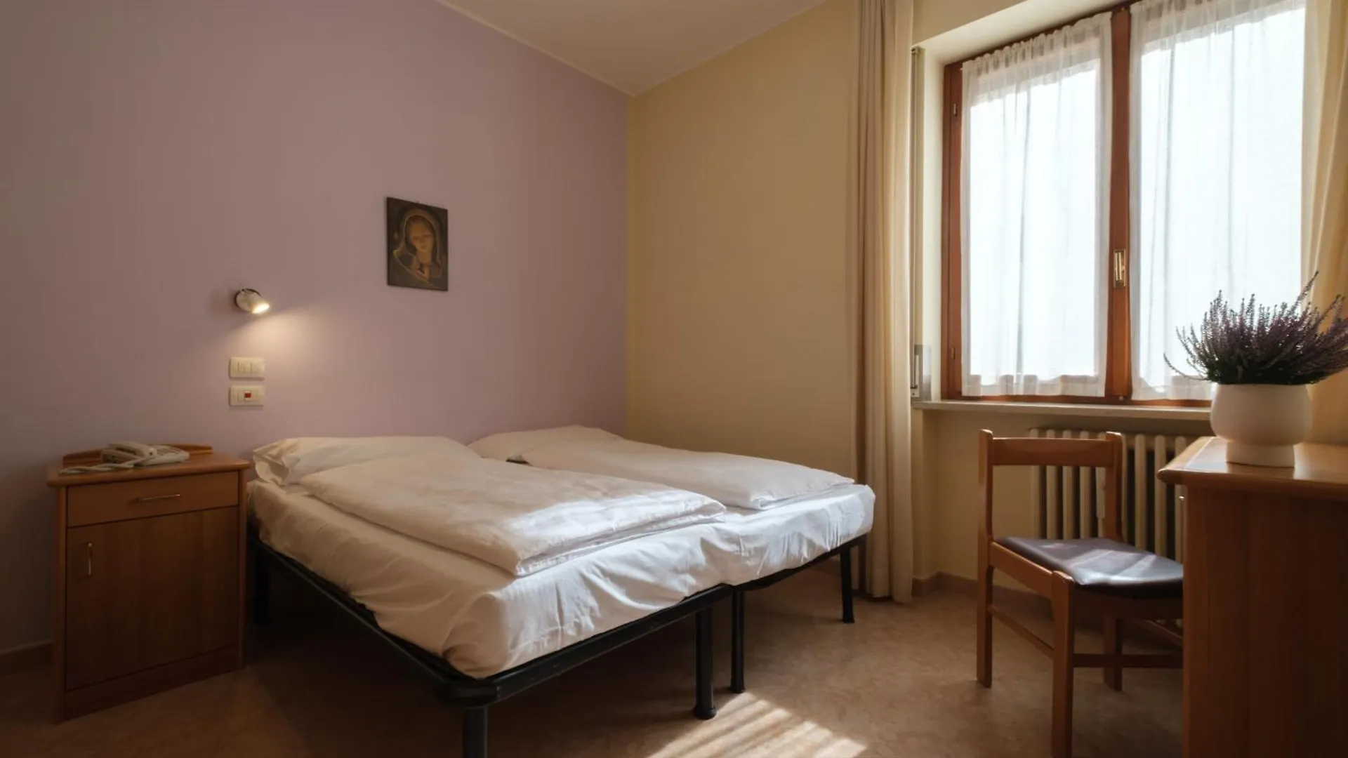 Casa Vacanza - Casa Del Padre Nascimbeni Torri Del Benaco 0*,  Italy