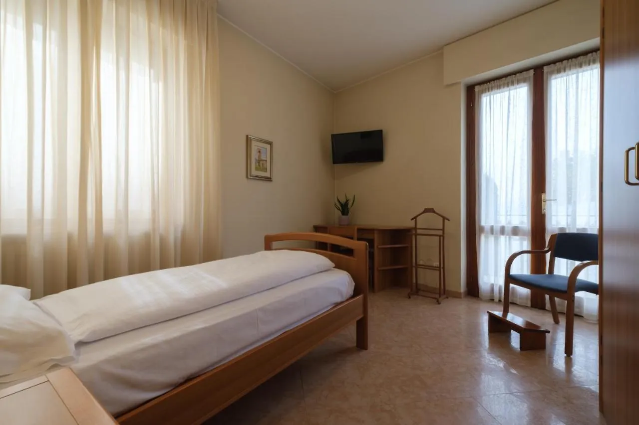 Hotel Casa Vacanza - Casa del Padre Nascimbeni Torri Del Benaco Affittacamere