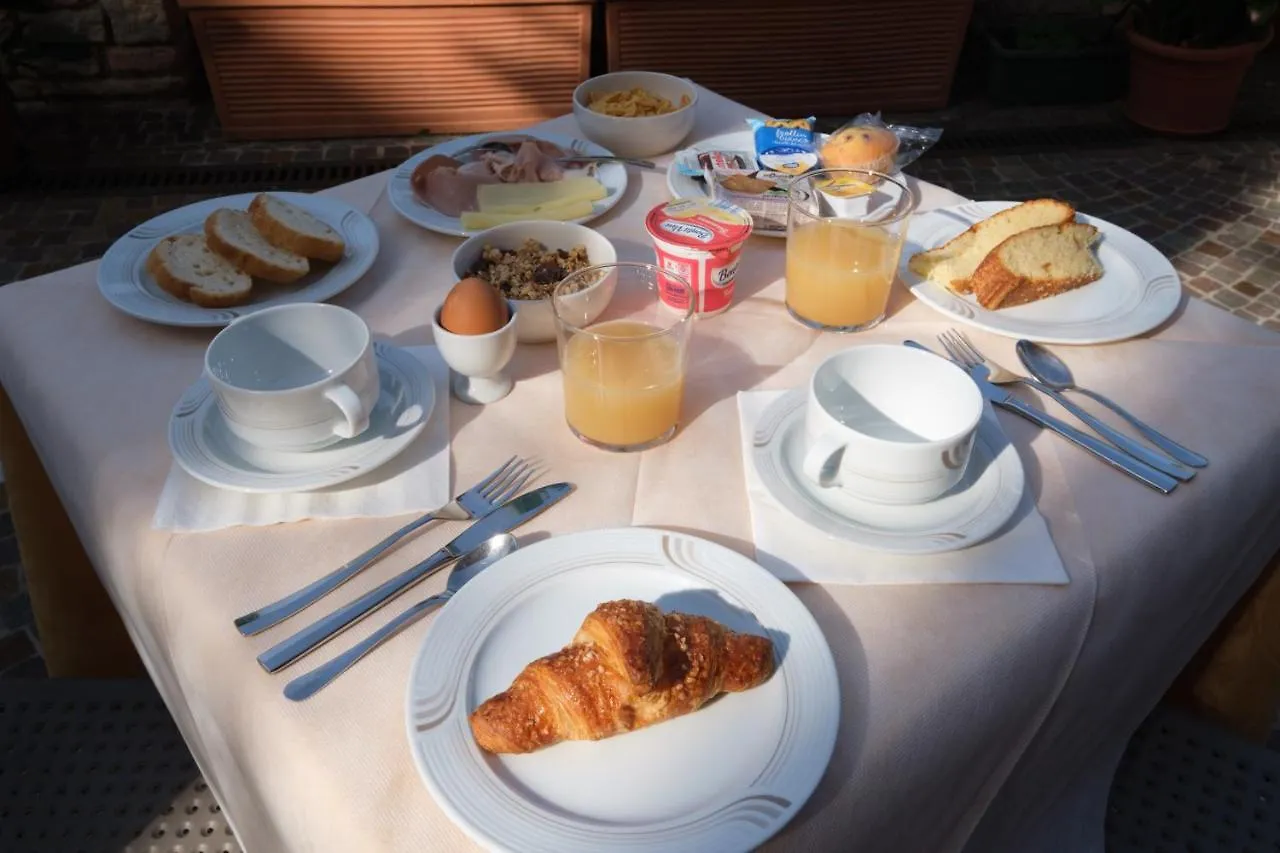 Affittacamere Hotel Casa Vacanza - Casa del Padre Nascimbeni Torri Del Benaco Italia