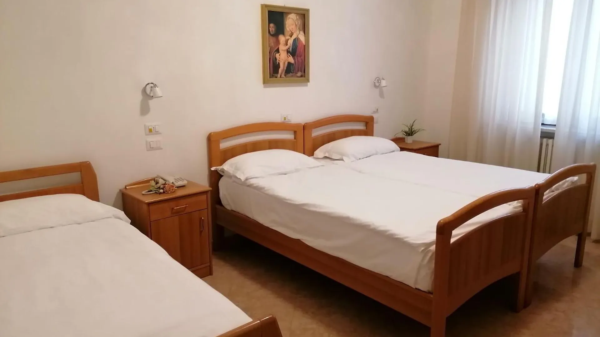 Affittacamere Hotel Casa Vacanza - Casa del Padre Nascimbeni Torri Del Benaco